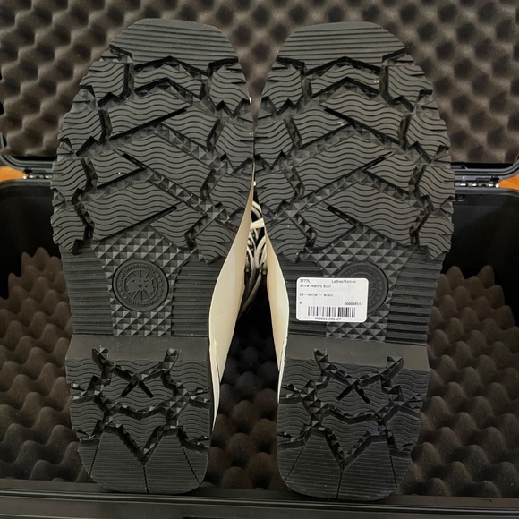 CANADA GOOSE SNOW MANTRA BOOTS - Picture 12 of 16